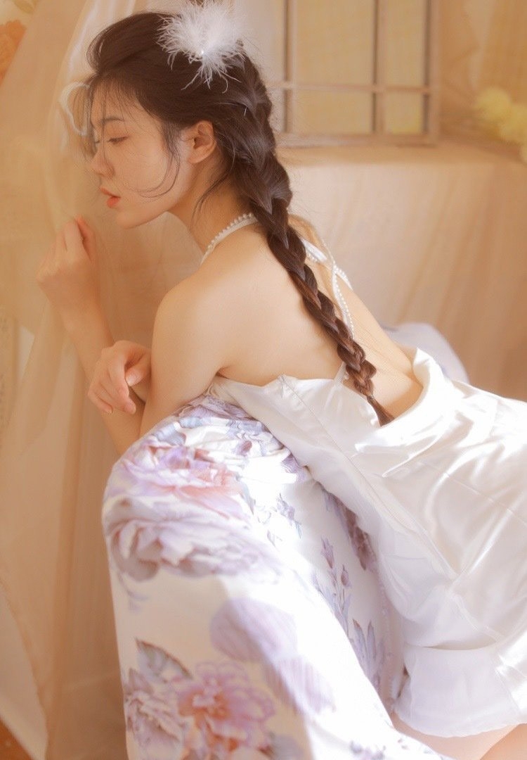 性感少女裸背诱惑中国艺术