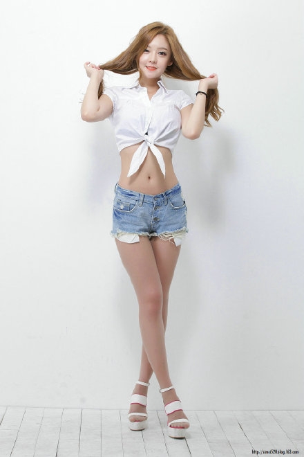 韩国高跟美女模特细腰长腿写真