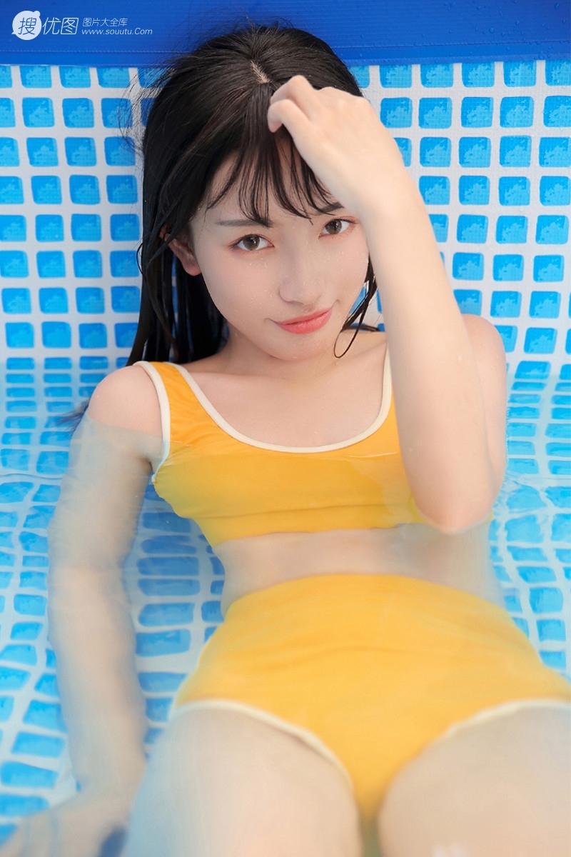 比基尼美少女泳池湿身诱惑写真