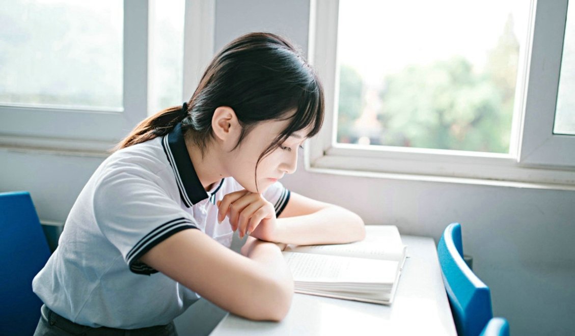 漂亮女局长周于希ol制服诱惑勾人欲火的写真