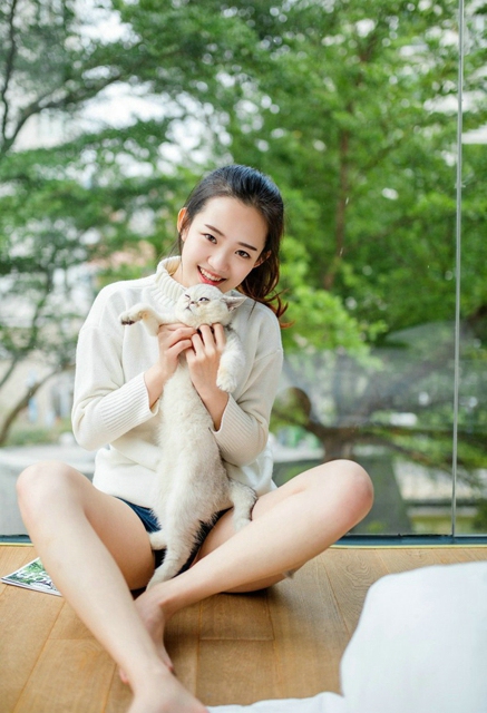 宅男女神杨晨晨姿势惹火私拍摄影集