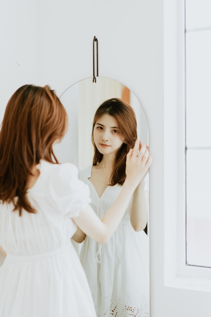 优雅小女人侧脸完美艺术写真