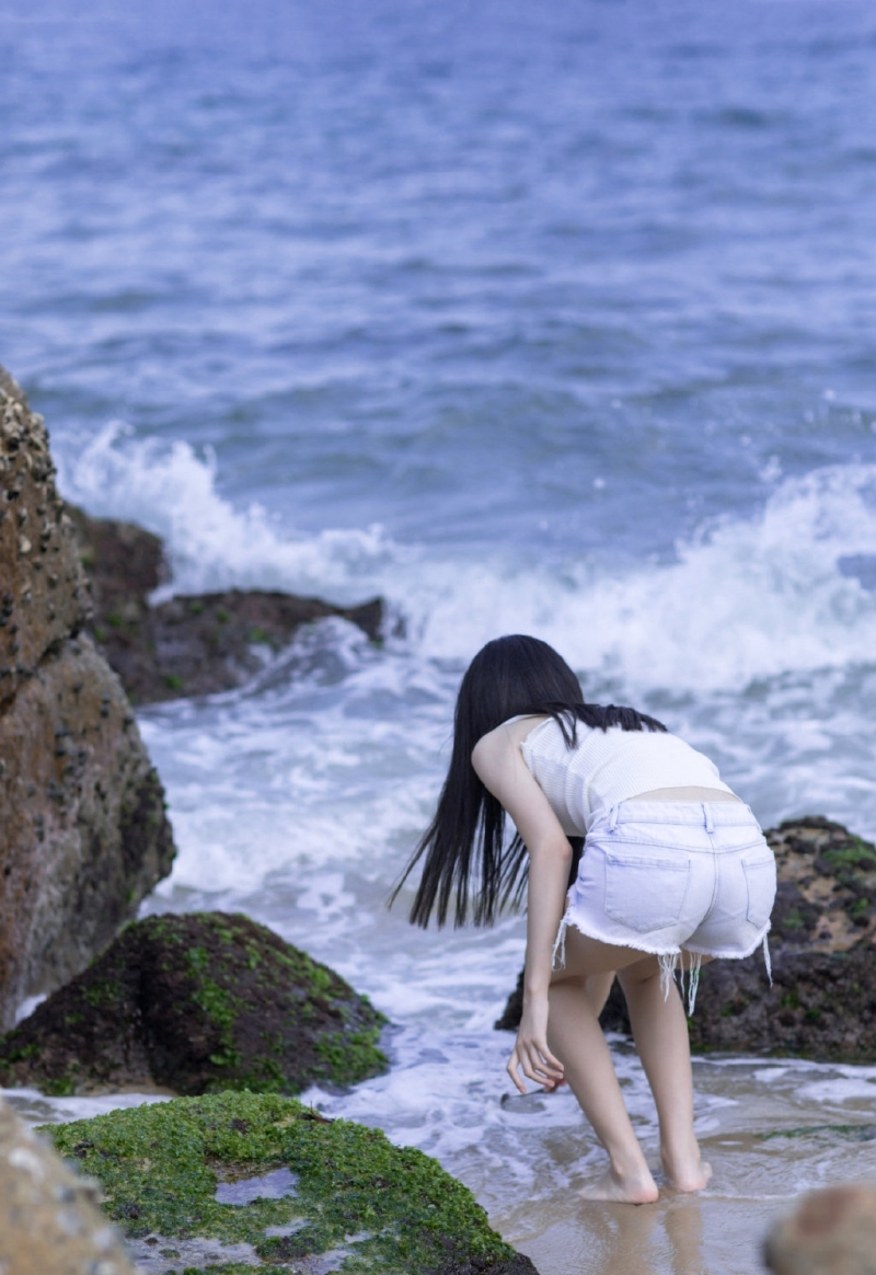 美女海边清凉风情艺术写真