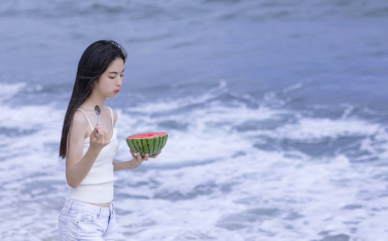 美女海边清凉风情艺术写真