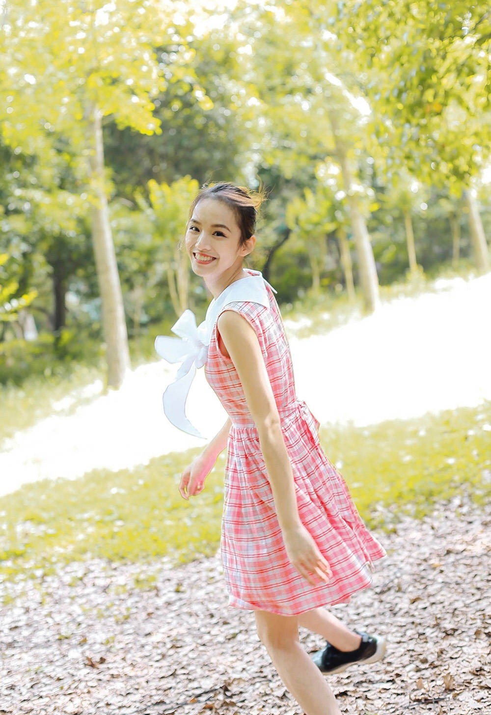 丸子头美女俏丽小清新街拍艺术写真图片