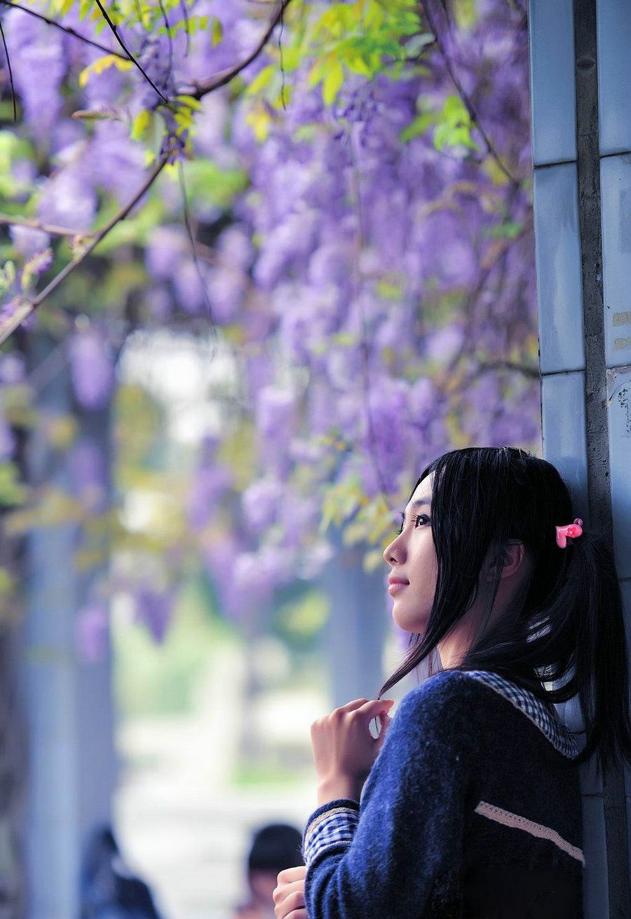 大胸美女超短百褶裙勾人娇乳摇摇欲坠美女艺术写真