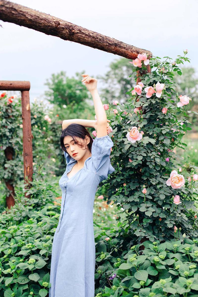 都市女神制服丝袜美腿大胆图片欣赏