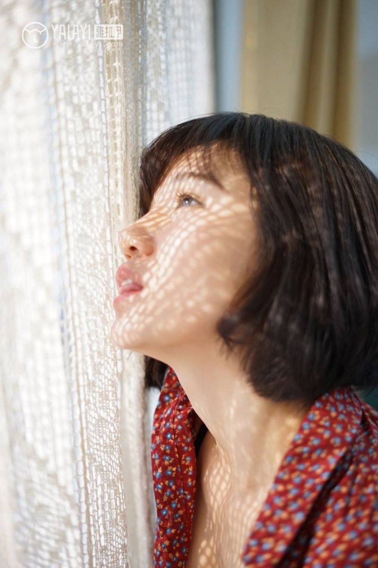 短发美女居家妖娆风骚豪门贵妇大胆私房艺术写真