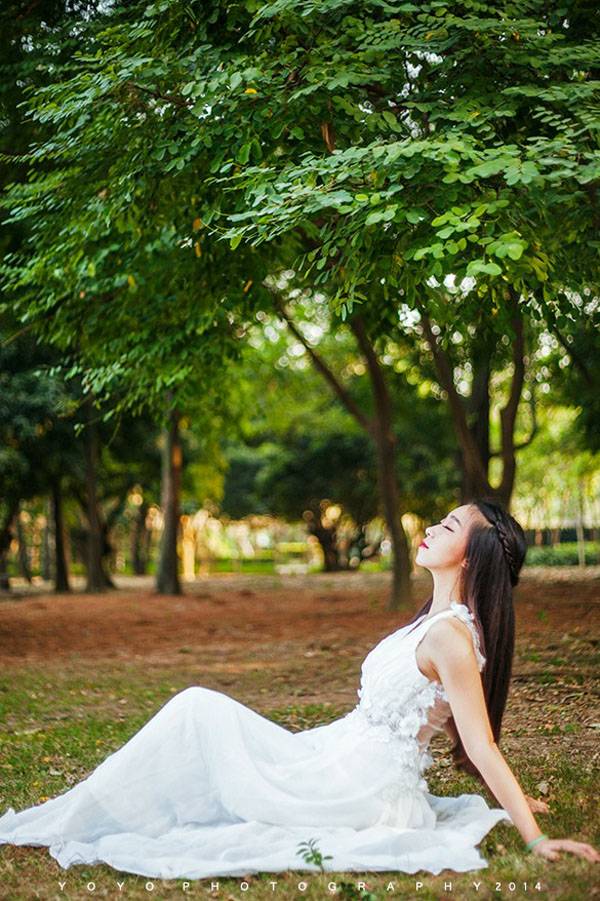 清纯学妹沈梦瑶学生制服露底短裙脱衣服大胆艺术写真