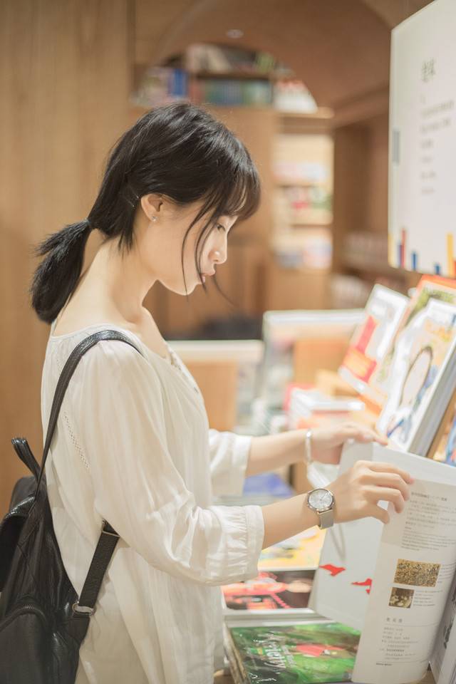 都市丽人杨晨晨高跟黑丝美女写真图片