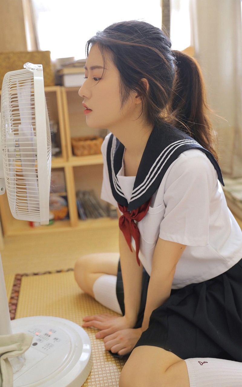 日本制服美女模特邻家学生妹艺术诱惑写真