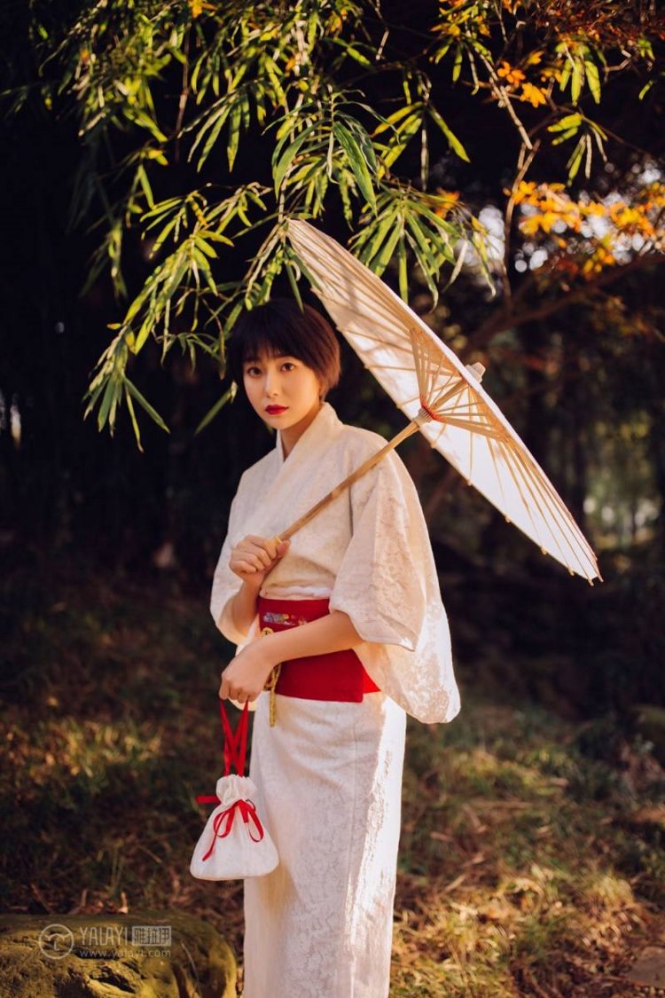 美女名媛妈妈桑短发和风少女户外唯美艺术写真