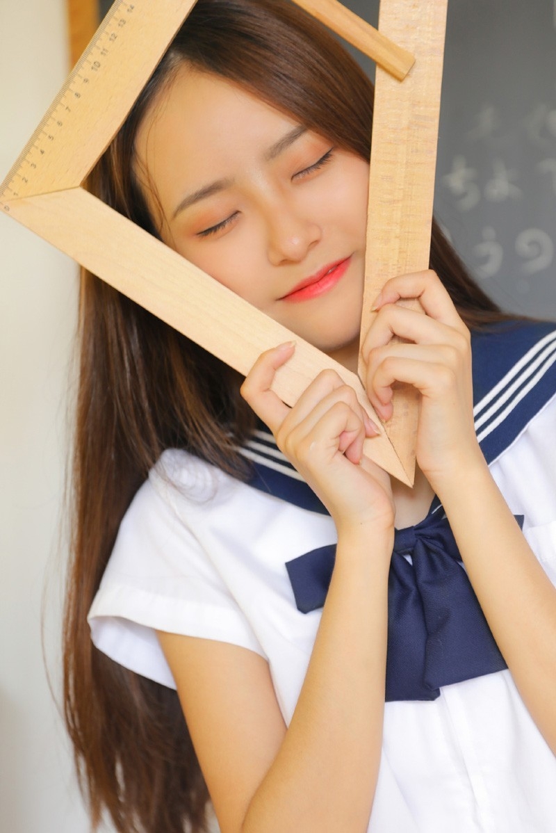 校园素人学生妹制服美女性感教师艺术诱惑写真图片