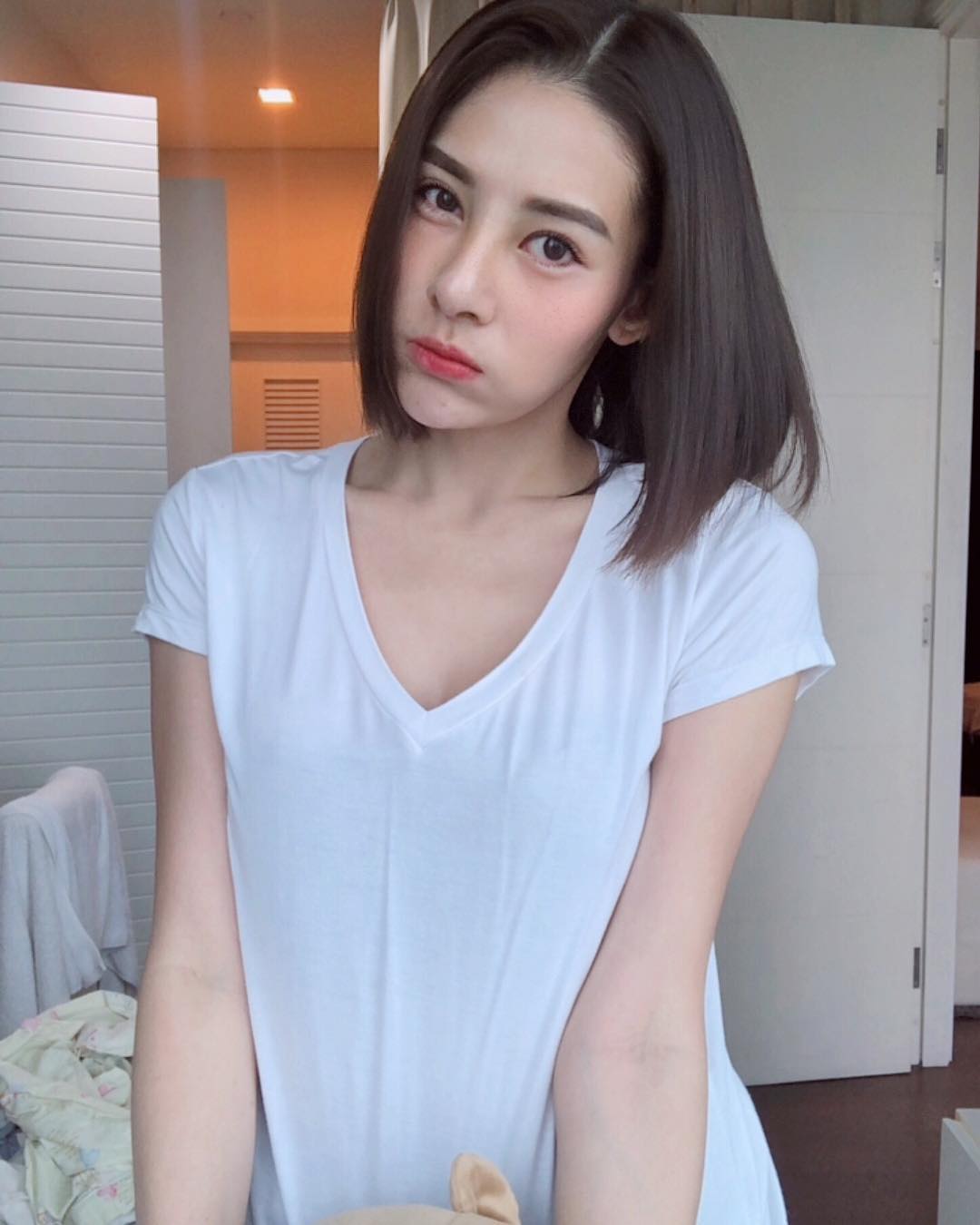 艺术嫩模户外清凉写真吊带美乳极致诱惑