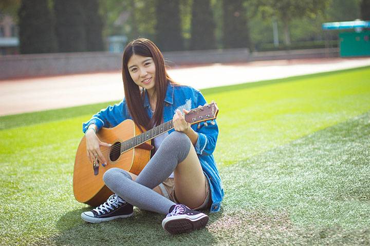 黑丝渔网袜美女镂空制服艺术写真