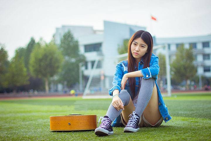 黑丝渔网袜美女镂空制服艺术写真