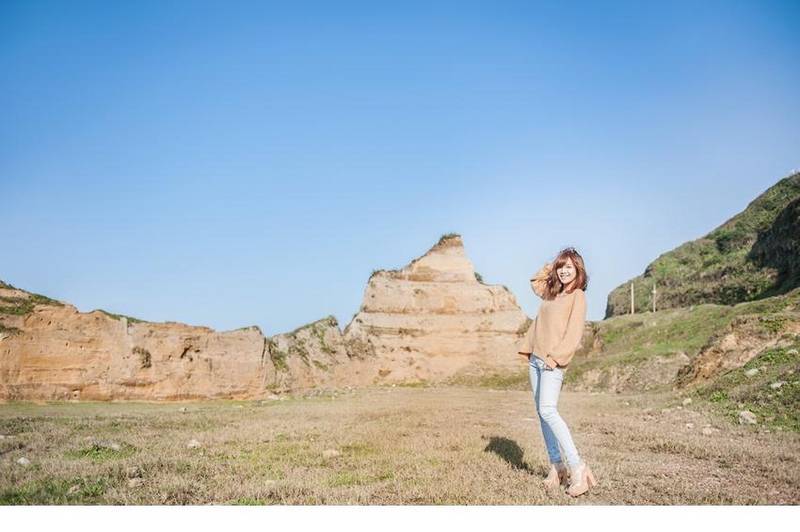 制服诱惑美女莉娜脱衣服酥胸翘臀绝美艺术写真