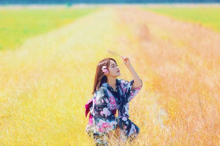 邪恶兔女郎美女卓娅祺半裸美胸丰臀艺术写真