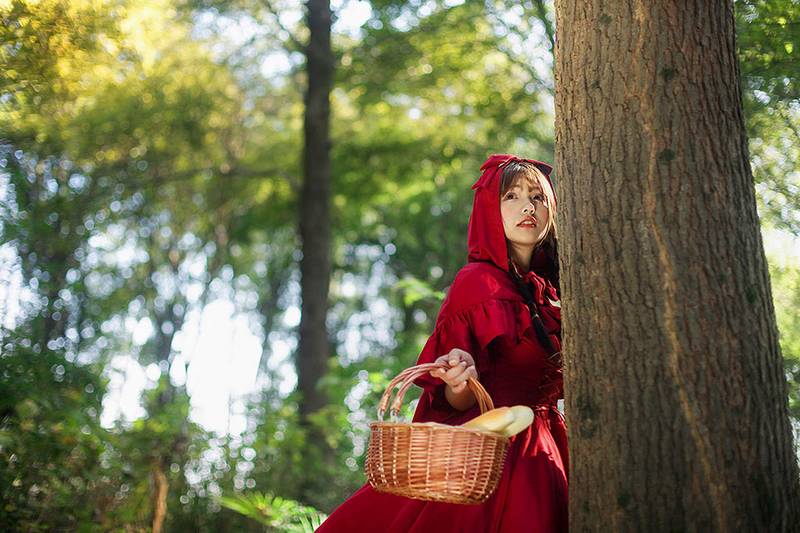 都市美女OL空中泳池湿身翘臀惹火大胆艺术写真