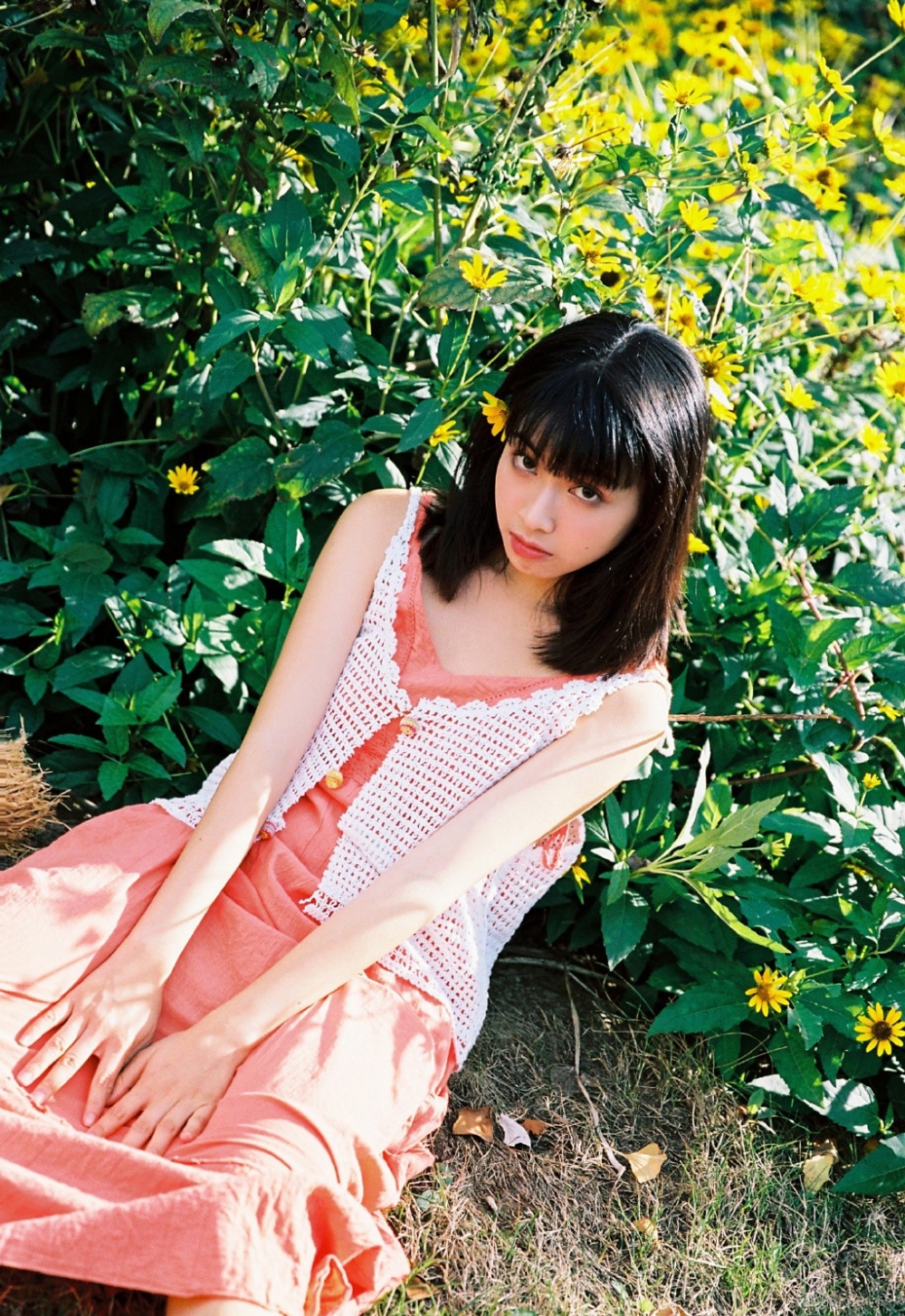 日本清纯气质衬衫美女雪白玉体性感美女写真