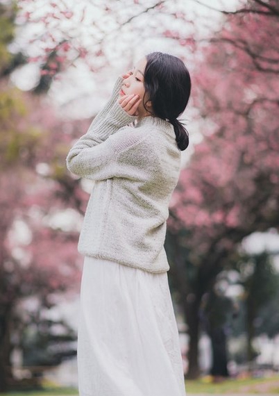 大胸美女芝芝翘臀露股沟大胆艺术写真