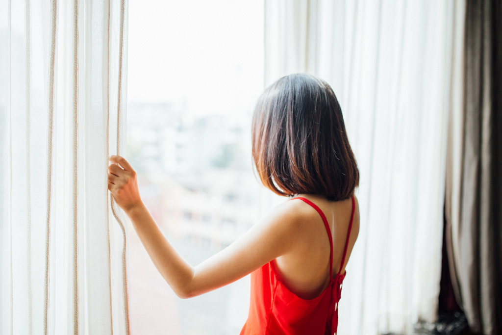 娇小美女萝莉开胸蕾丝吊带性感风骚艺术写真图片