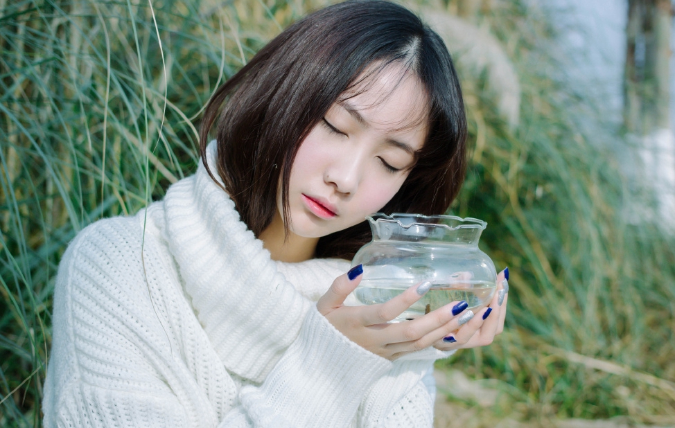 长发女神吊带睡裙丁字裤包臀私房诱惑艺术写真