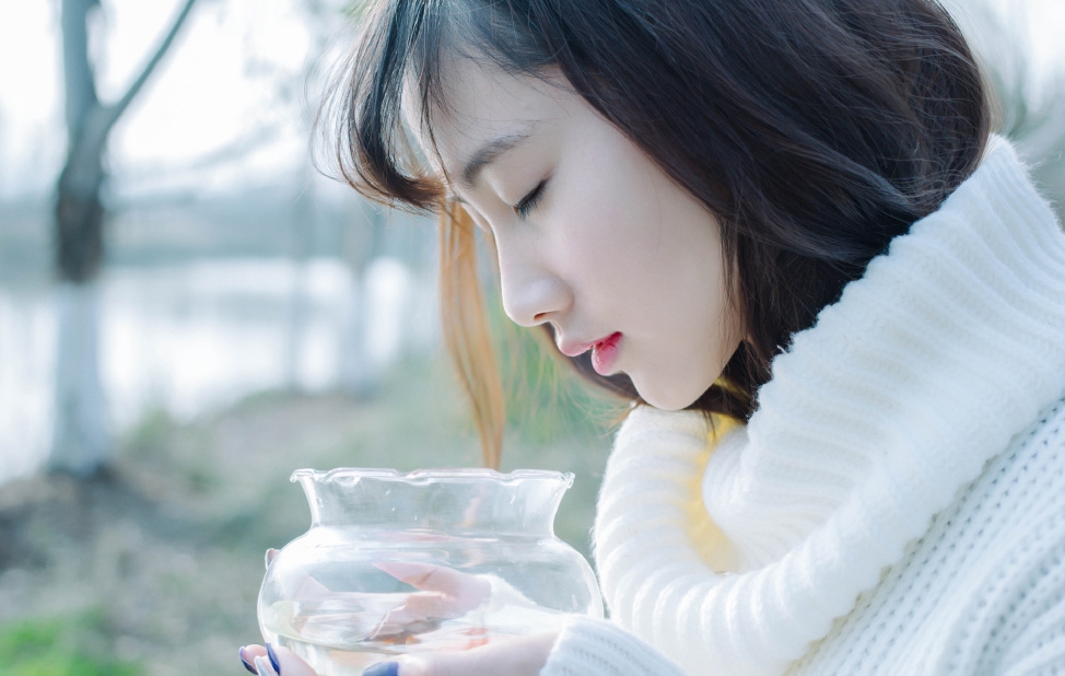 长发女神吊带睡裙丁字裤包臀私房诱惑艺术写真