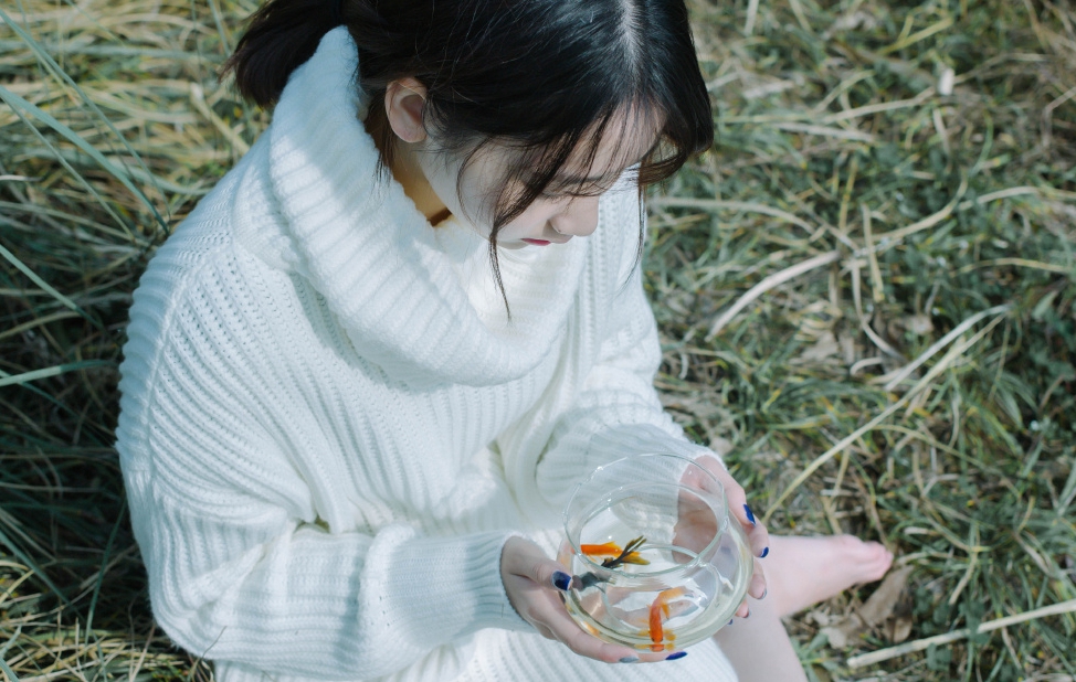 长发女神吊带睡裙丁字裤包臀私房诱惑艺术写真