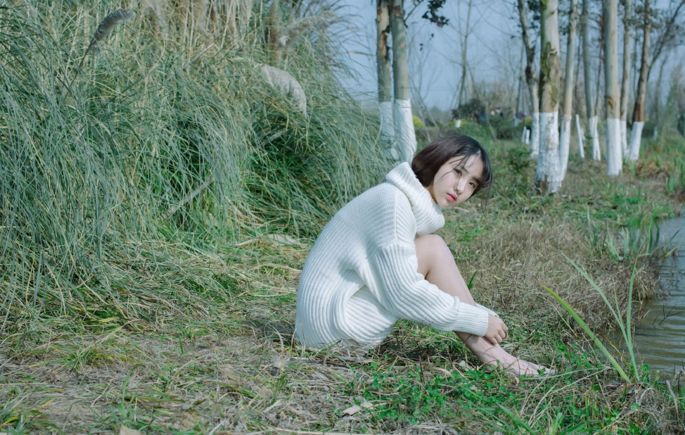 长发女神吊带睡裙丁字裤包臀私房诱惑艺术写真