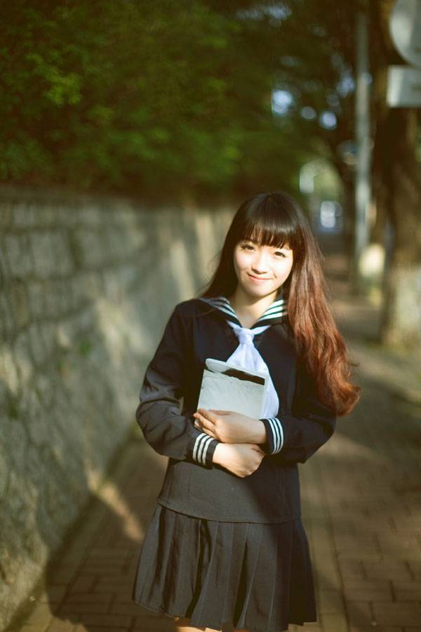 美女御姐闪耀光芒吊带礼服优雅迷情艺术写真