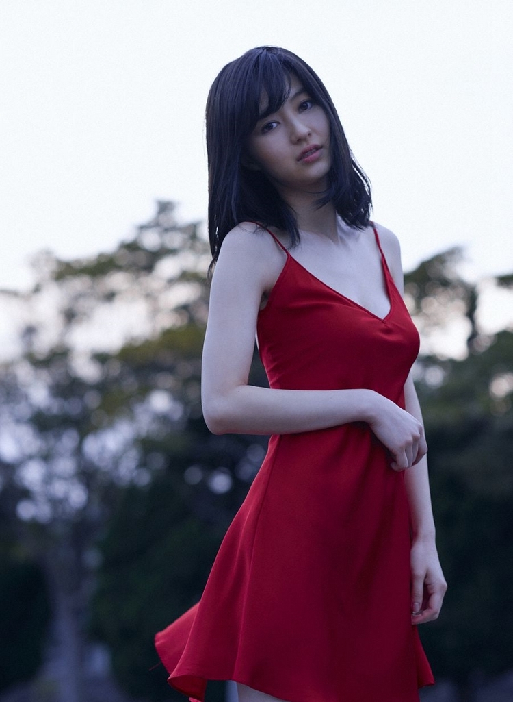 日本明星逢泽莉娜比基尼内衣西西艺术写真