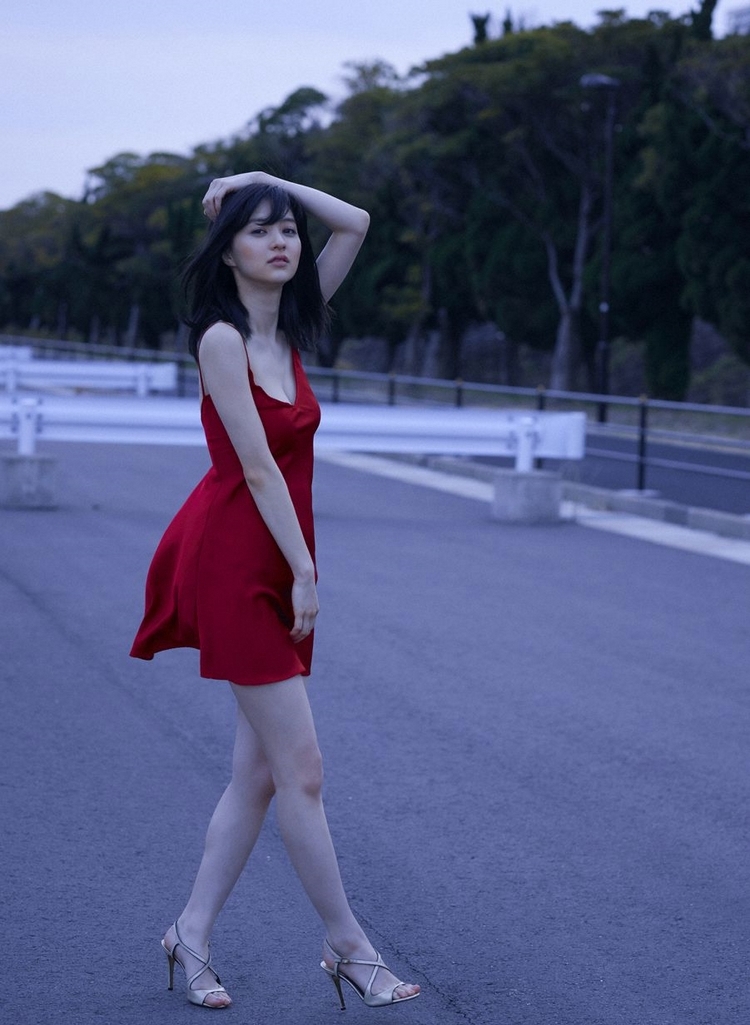 日本明星逢泽莉娜比基尼内衣西西艺术写真