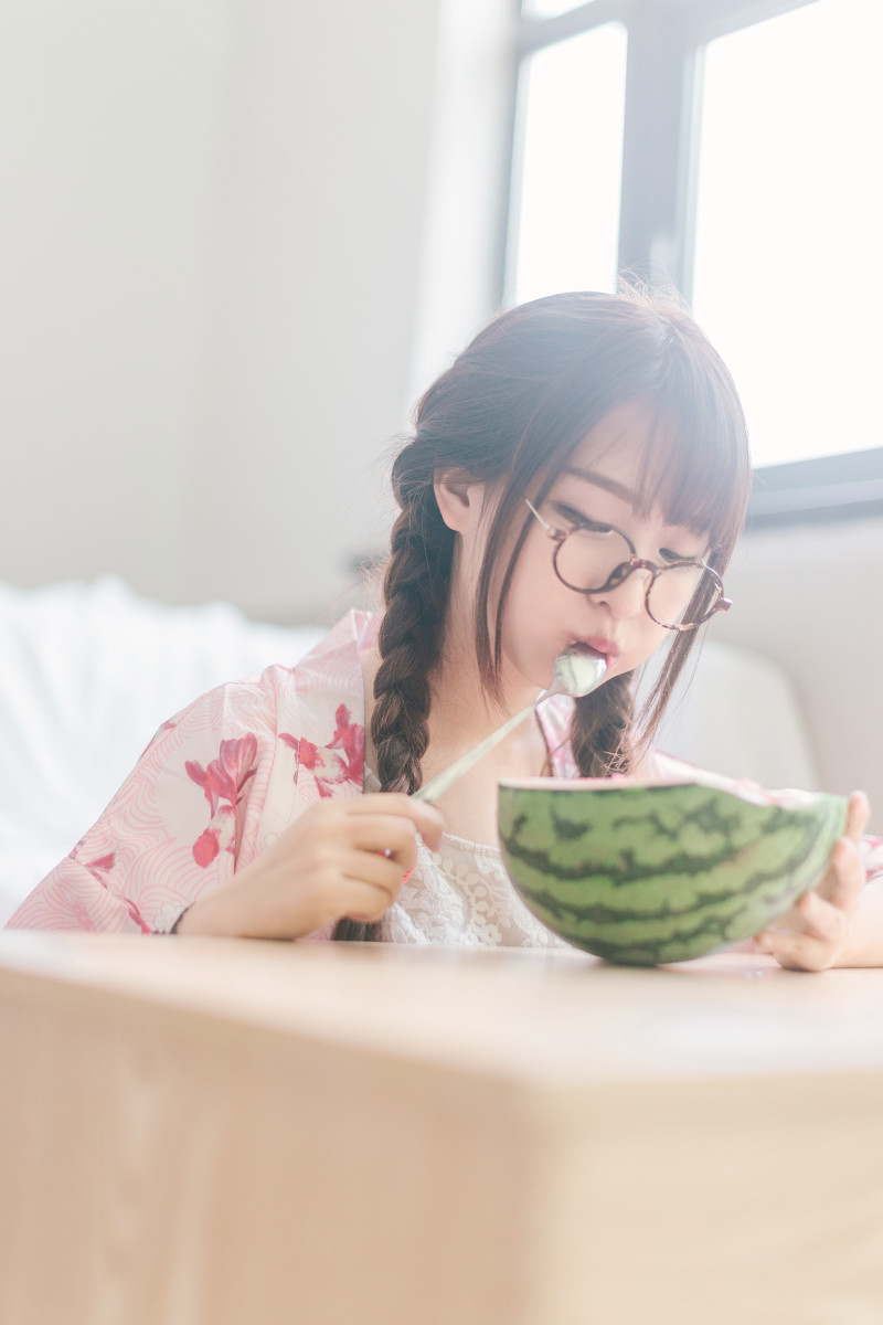 性感尤物美乳女神室内大秀透视装内衣私房诱惑写真