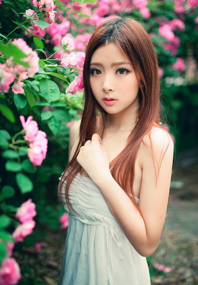身娇体软的成熟女人韩式三点式内内身材白皙性感写真