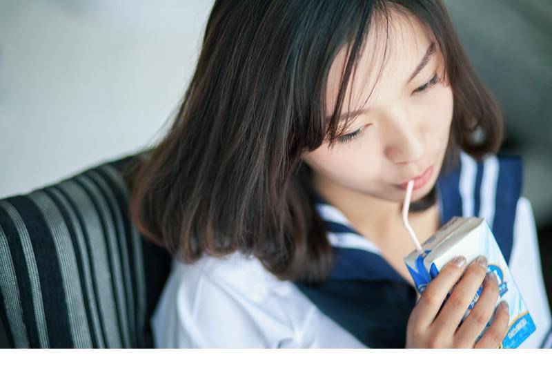 性感女神雪白迷人美腿在镜头前高清写真