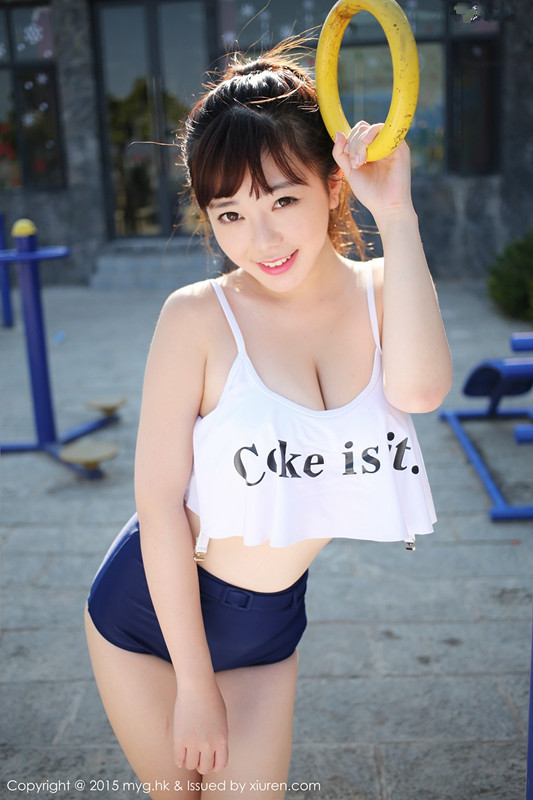 美女刘飞儿近距离健身写真  迷人乳沟丰满性感