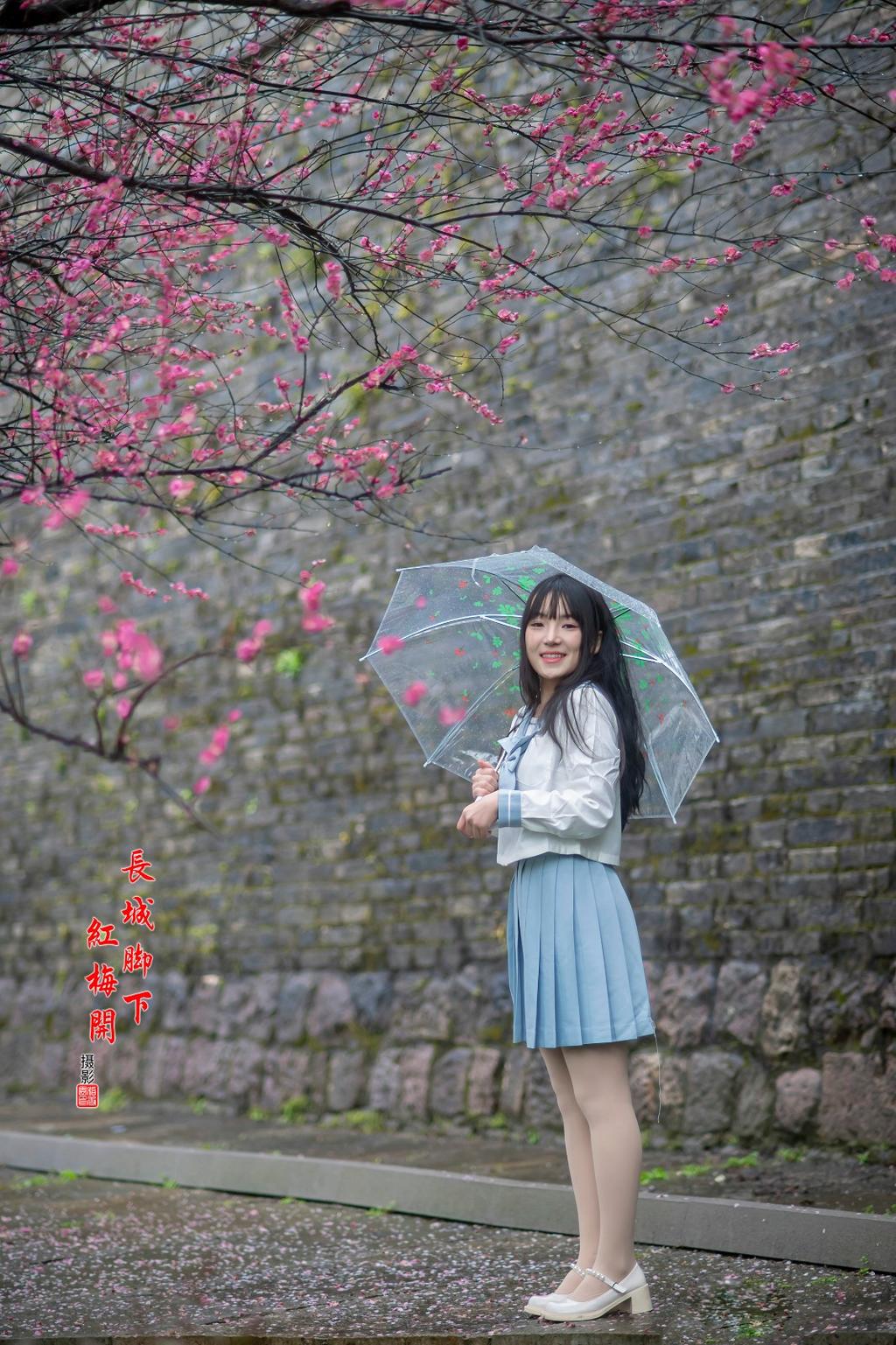 jk制服女生雨中大胆人gogo露私艺术照图片