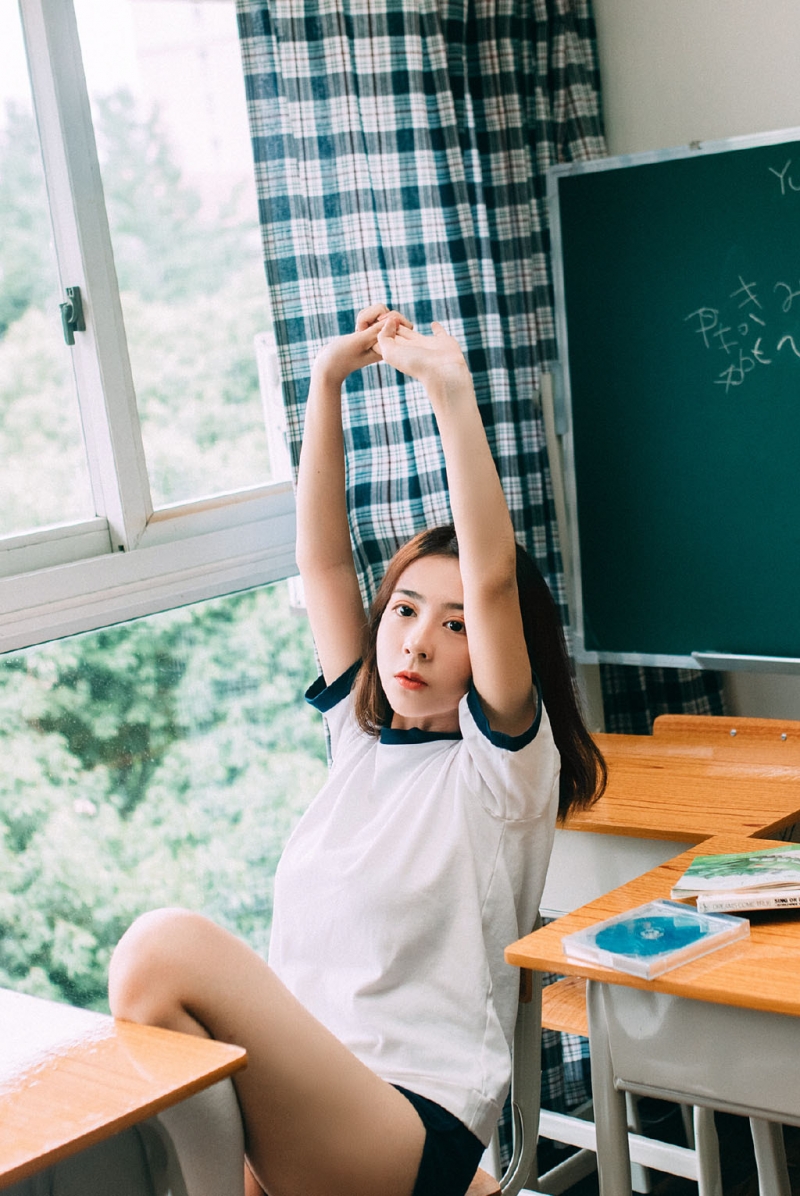 体操服学生妹白丝极品白丝校花被啪到腿软图片