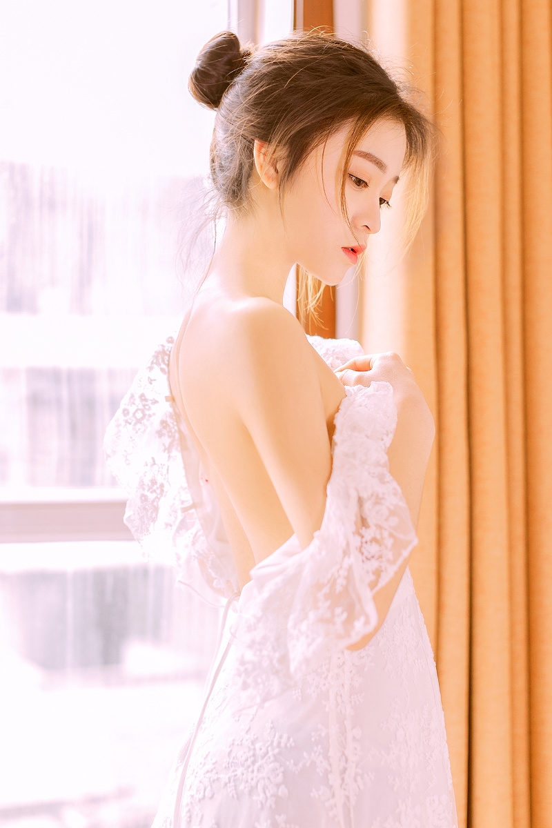 婚纱美女香肩美背性感G0G0日本肉体艺术视频图片