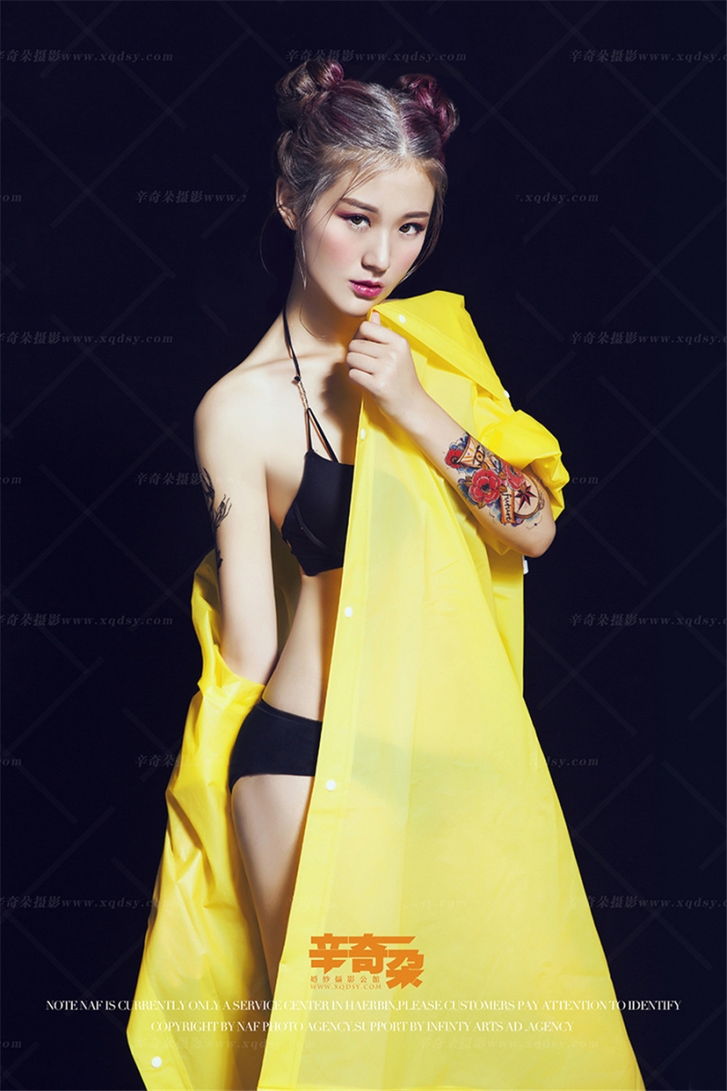 性感美女吊带内衣前凸西西正版中国裸体艺术美女图片