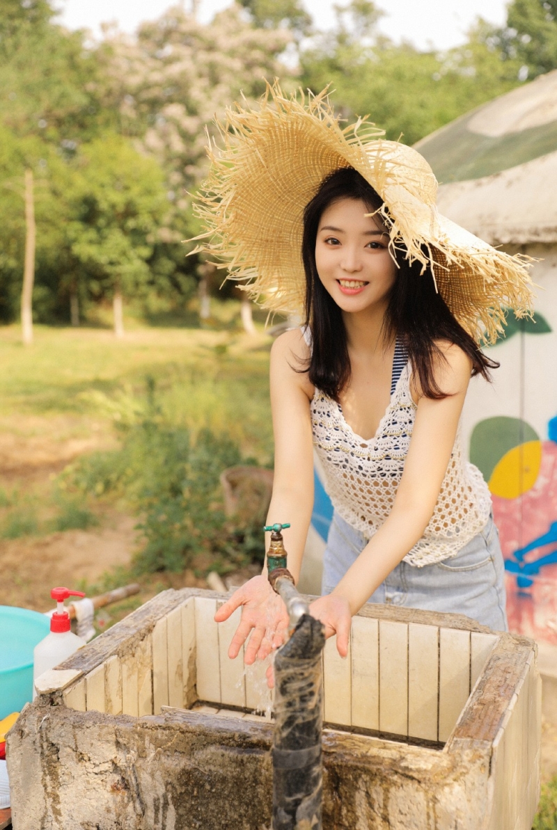 性感少女极品透视吊带赤身裸体美女图片写真簿