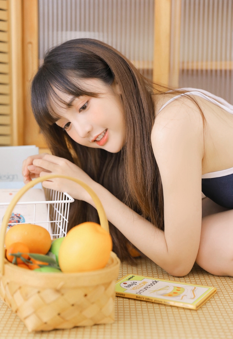日本萝莉连体泳衣性感大尺度丁字裤翘臀少妇