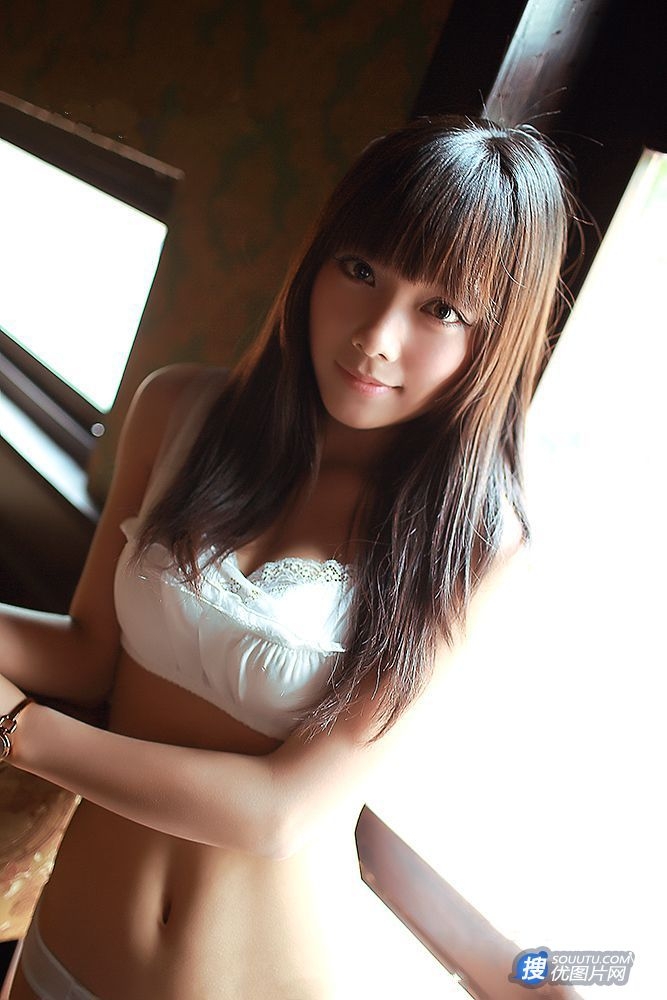 日本美女少妇情趣内衣光着露出奶头无遮挡