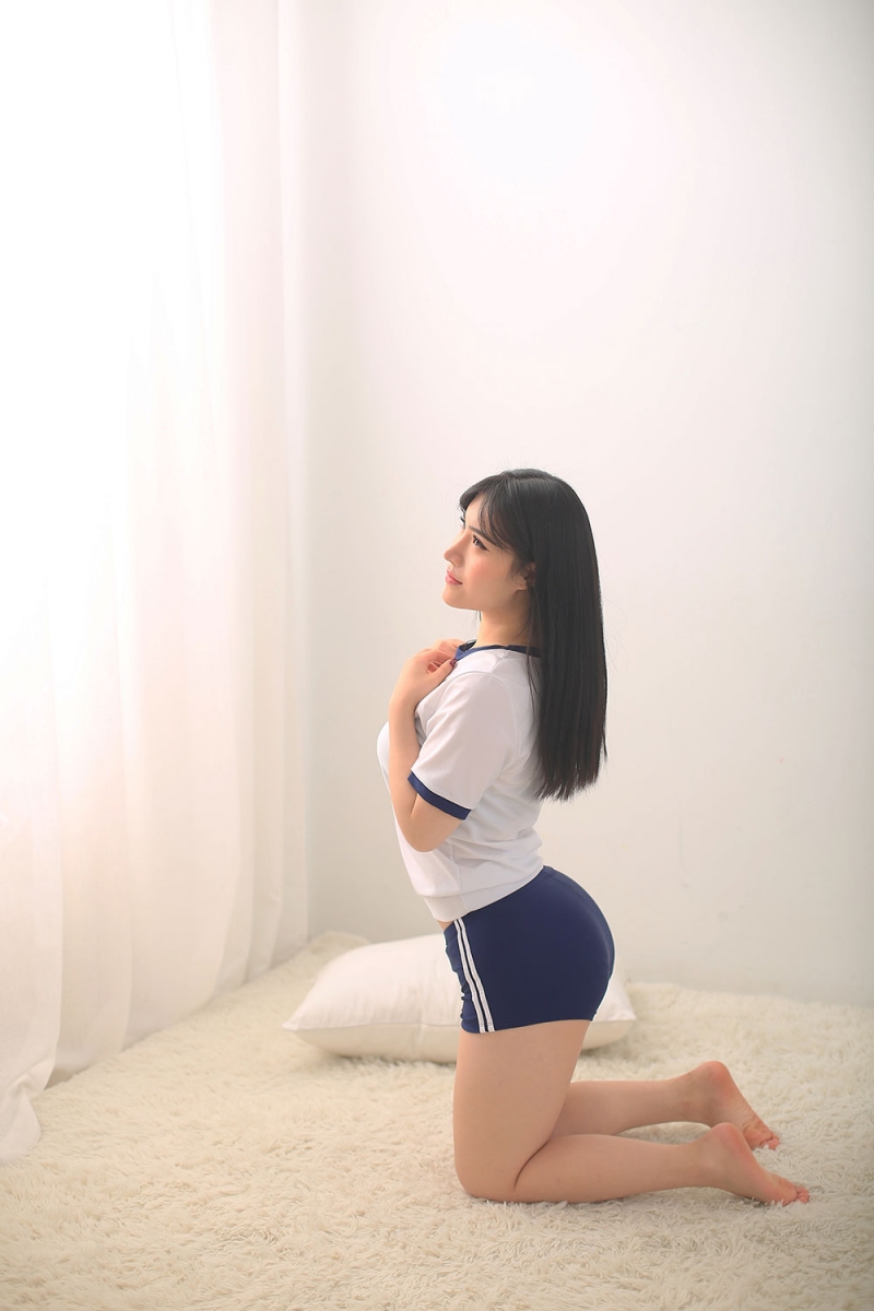 丰满小女人肌肤莹白圆翘臀美女XX00福利图片