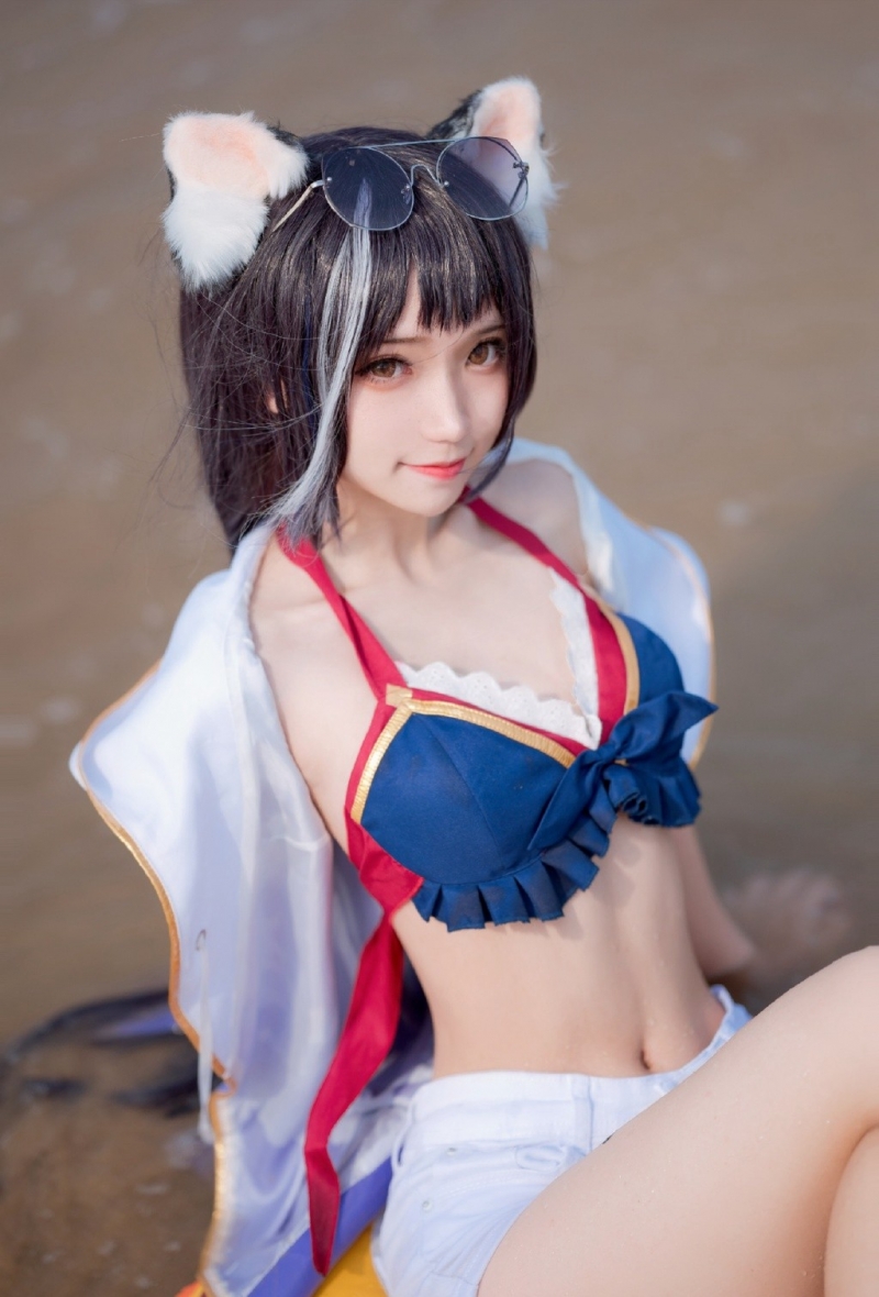 二次元美女cospl大胸美女裸乳图片欣赏