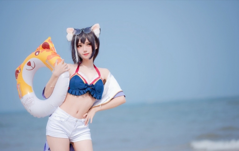 二次元美女cospl大胸美女裸乳图片欣赏