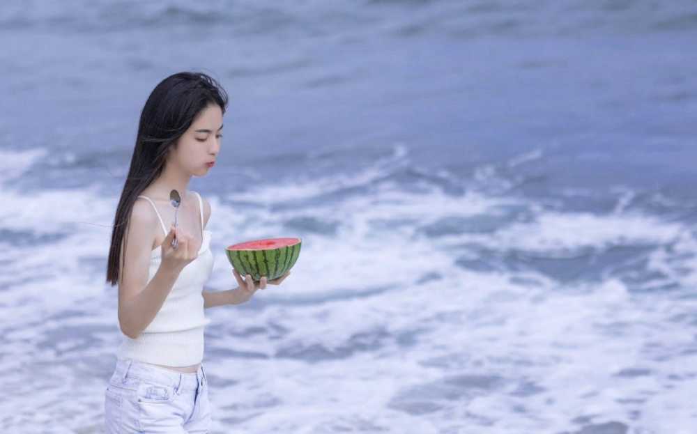 海边美女吊带热裤性感亚洲亚洲人成综合丝袜图片