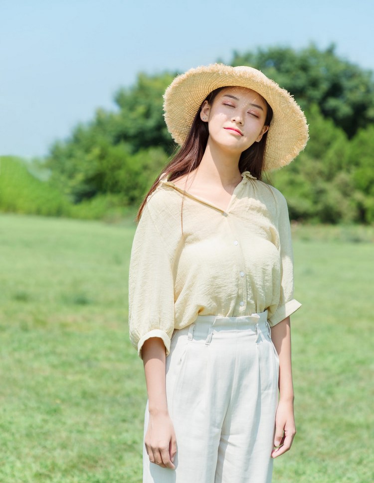 放荡美女低胸礼服迷人内部私拍图片