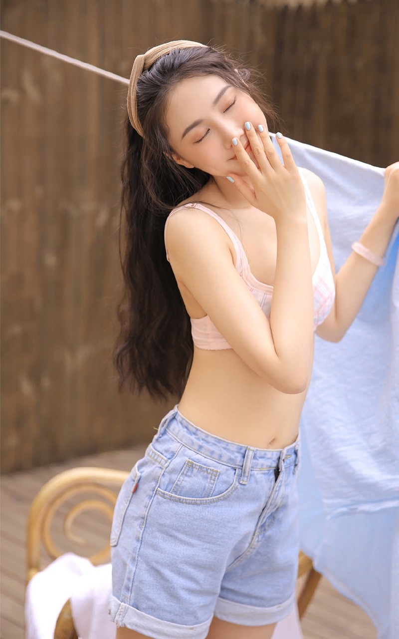 美腿皇后任佳吊带内衣美女脱18以下禁止看奶头